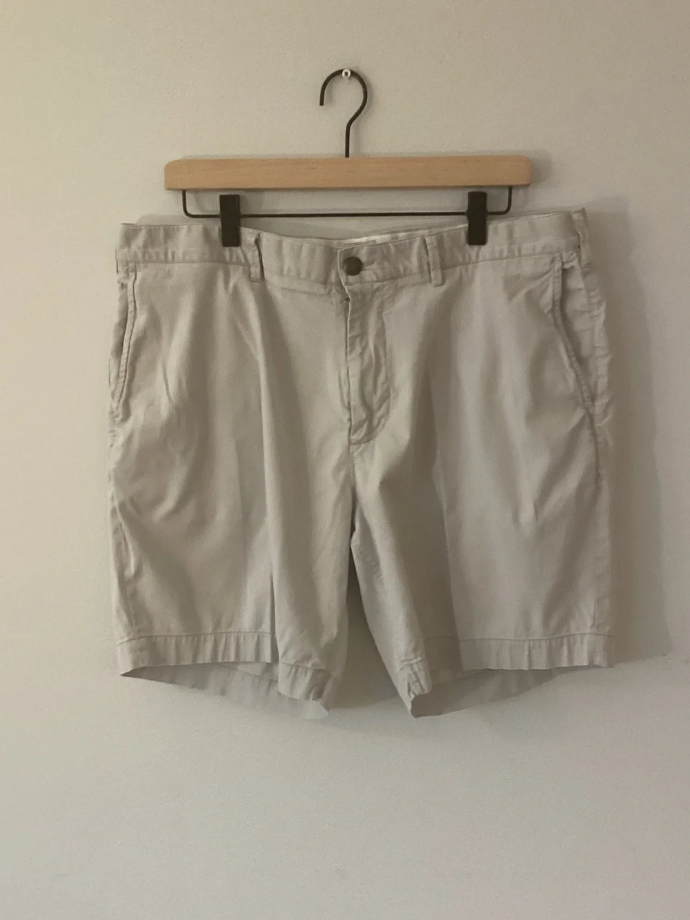 Faherty Light Beige Flat-Front Men's Shorts 36